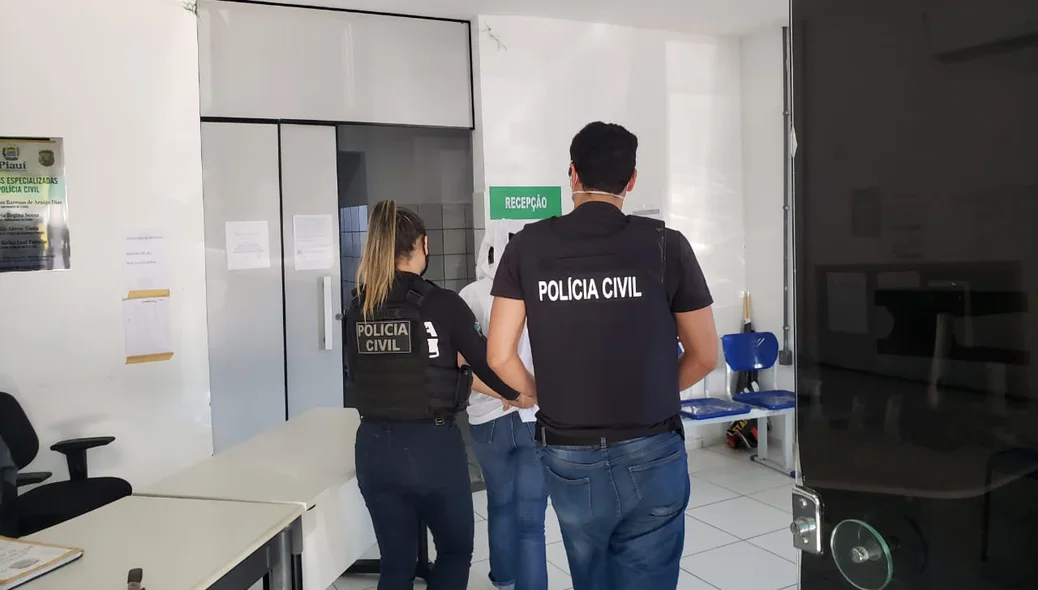 Policiais civis cumprem mandados no Piauí