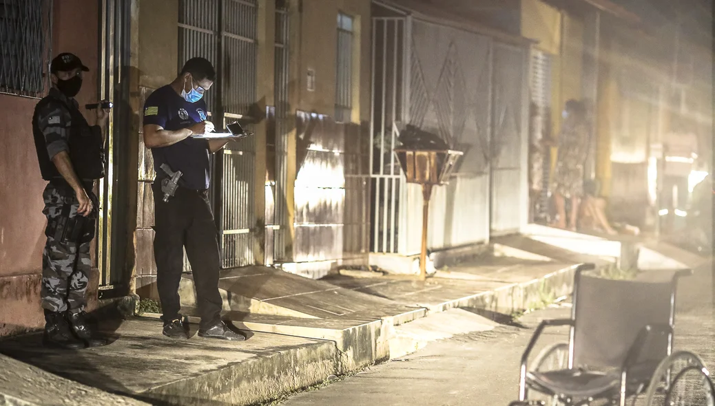 Policiais no local do fato