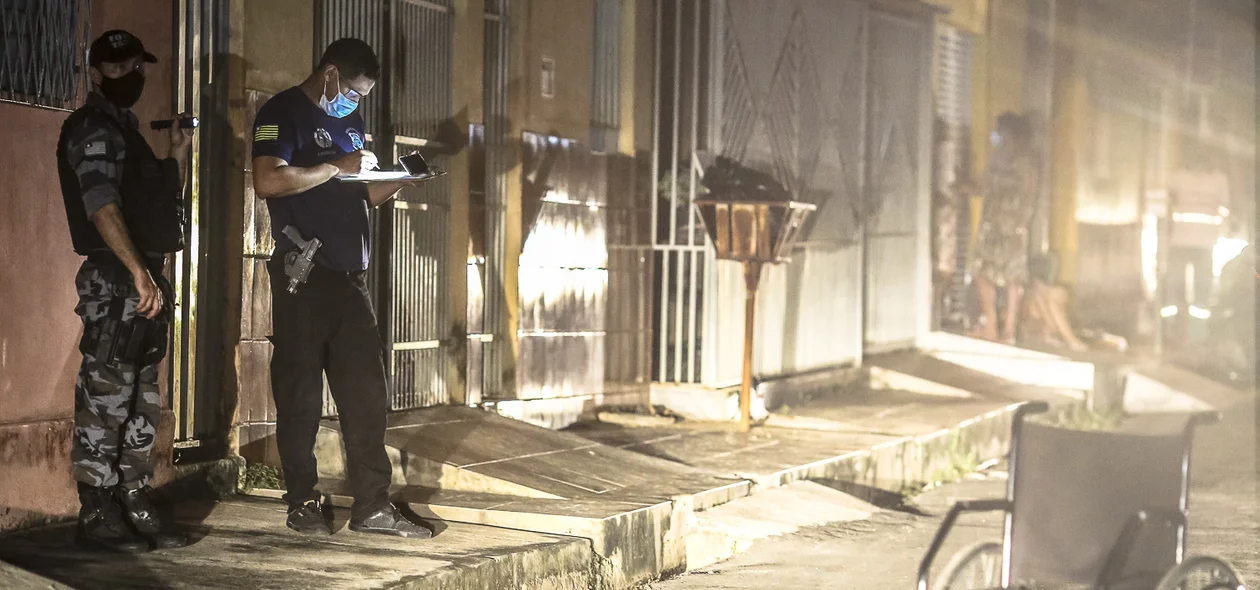 Policiais no local do fato