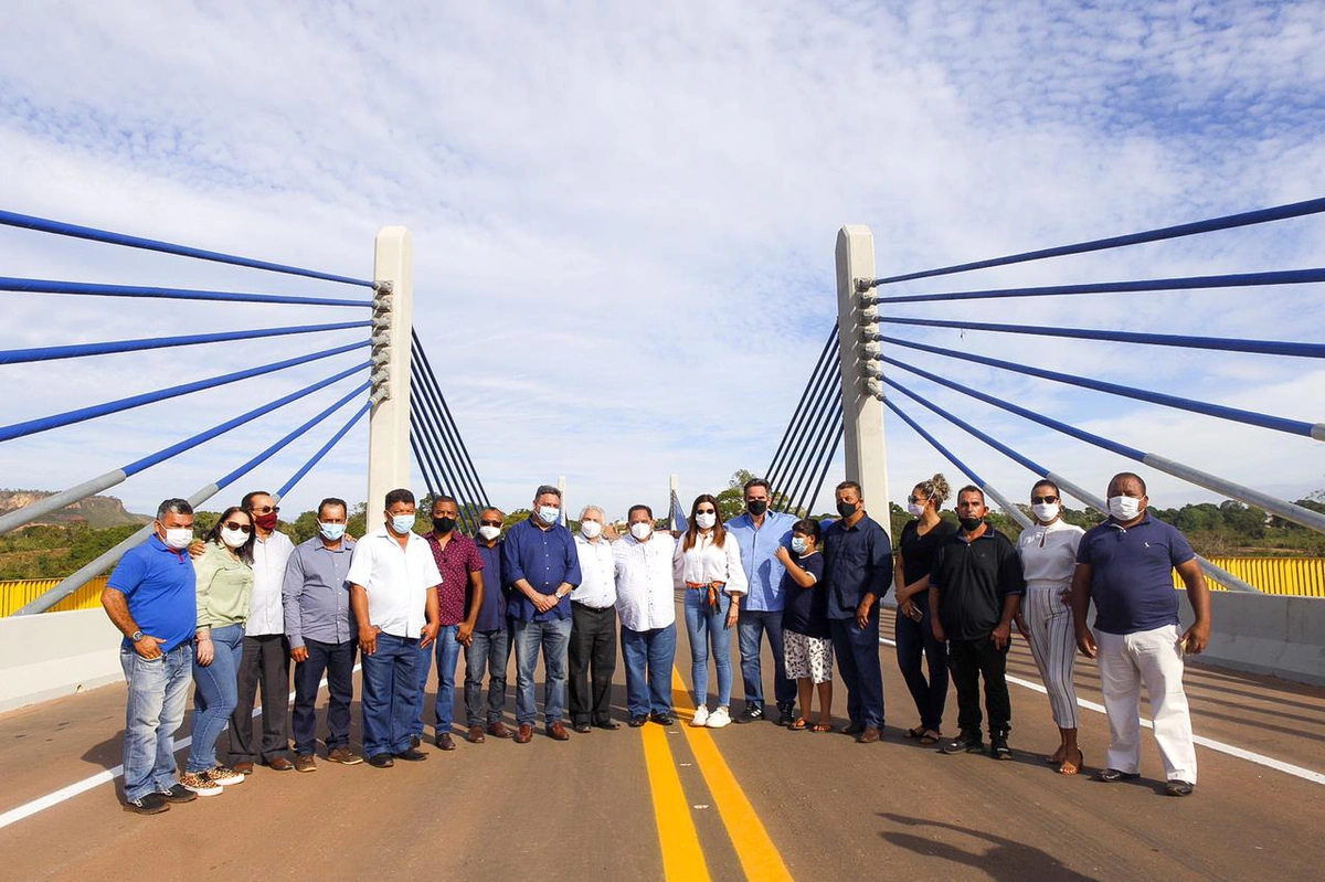 Políticos visitam ponte em Santa Filomena