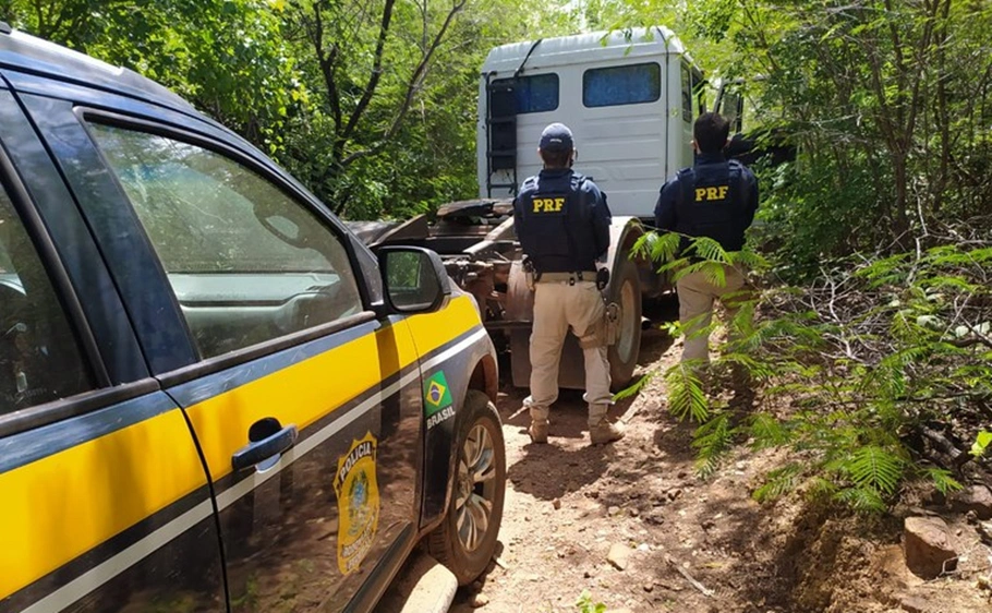 PRF recupera veículo roubado em Picos