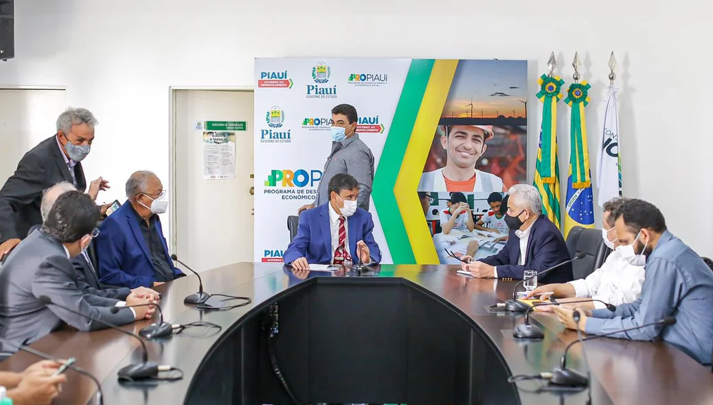 Reunião aconteceu no Palácio de Karnak