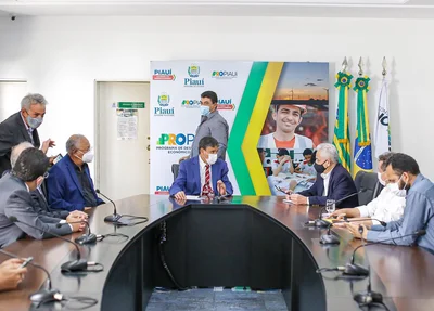 Reunião aconteceu no Palácio de Karnak