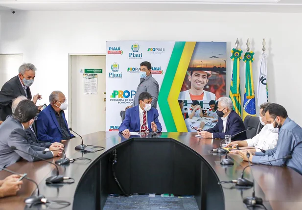 Reunião aconteceu no Palácio de Karnak