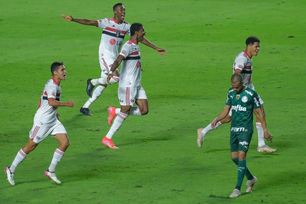 Palmeiras goleia São Paulo, conquista Paulistão e Abel Ferreira já