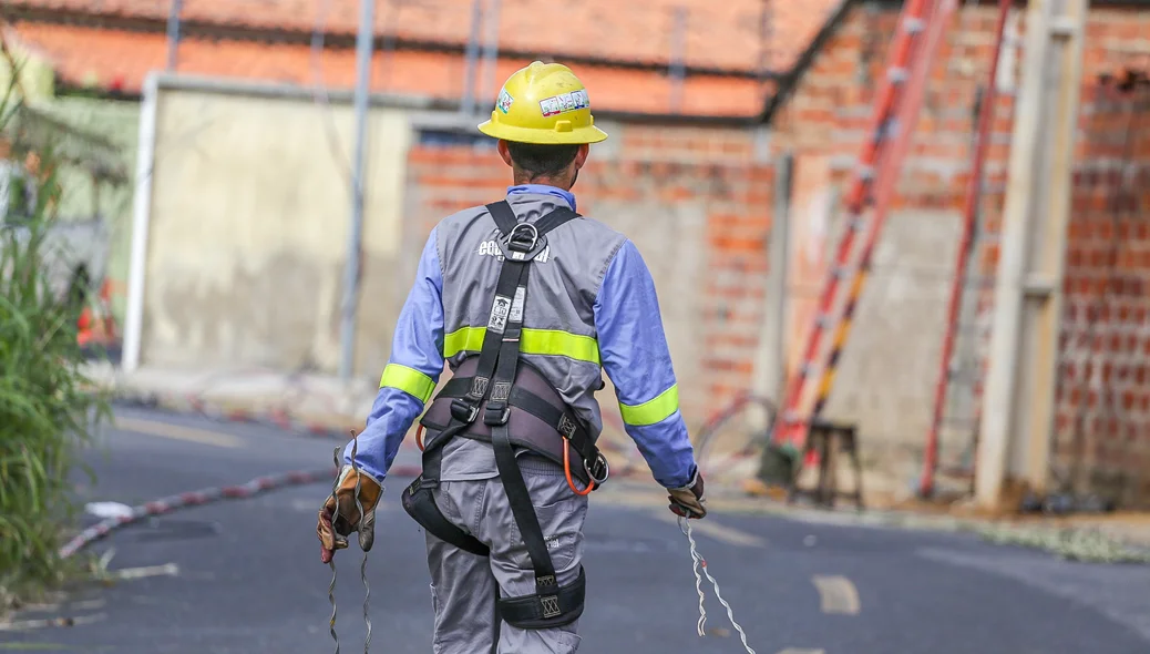 Trabalhadores da Equatorial no local do acidente