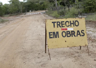 Trecho em obras para construção de bueiros