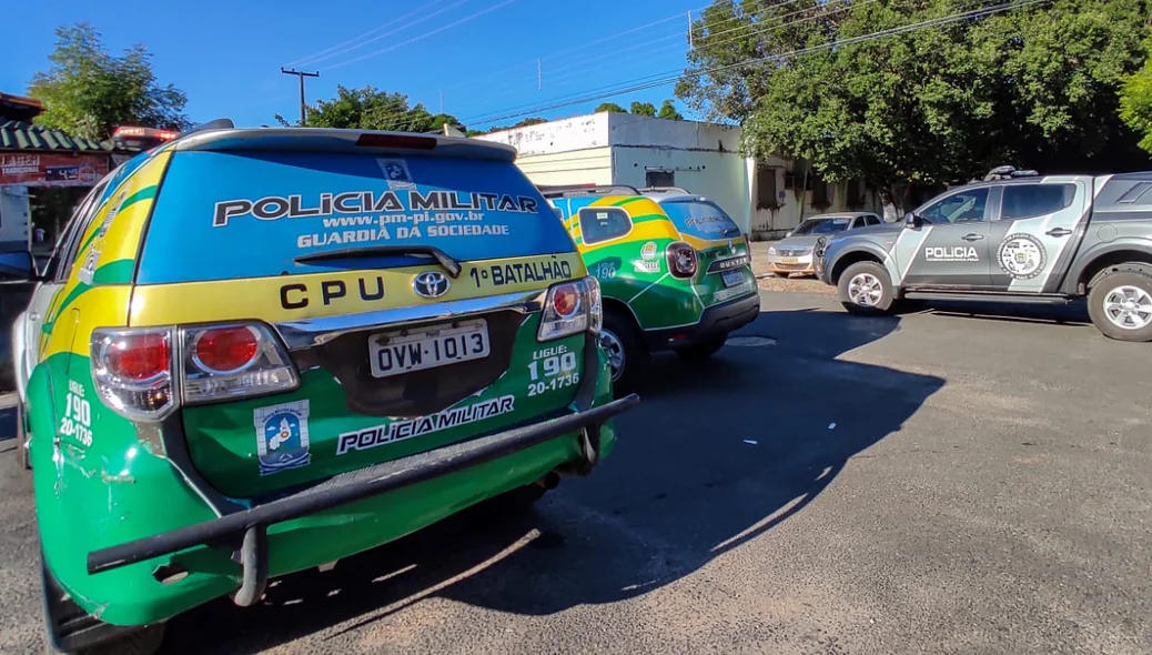 Viaturas da Polícia Militar do Piauí no local