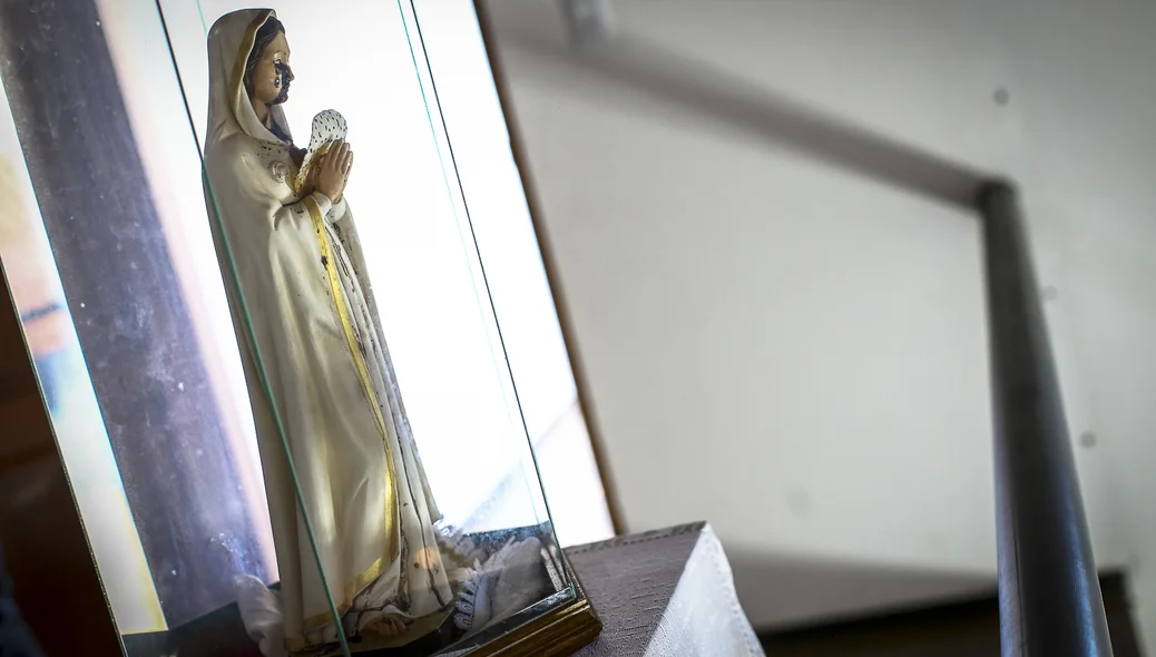 A imagem de Nossa Senhora Rosa Mística