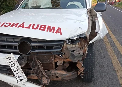 Ambulância envolvida no acidente