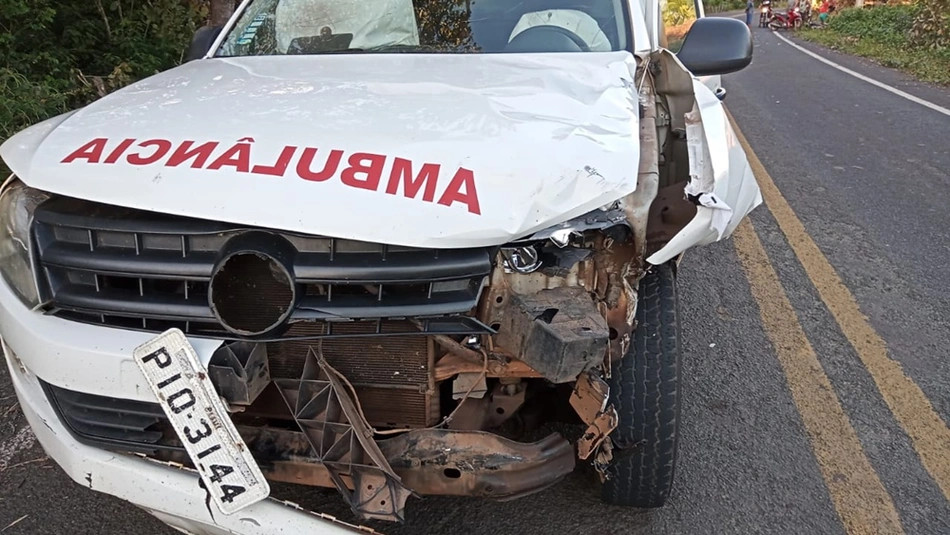 Ambulância envolvida no acidente