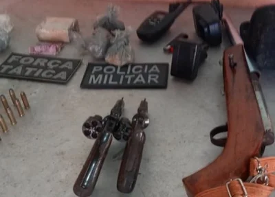 Armas e drogas apreendidas pela PM