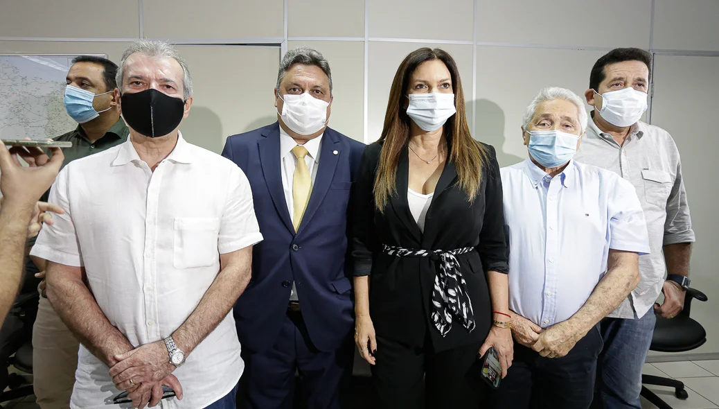 Autoridades políticas na sede do DNIT