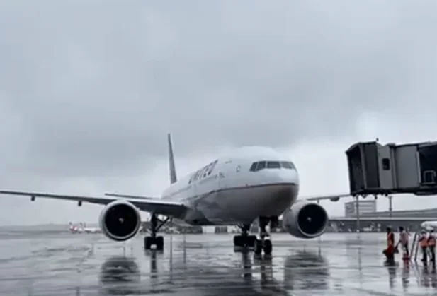 Avião com vacinas da Janssen