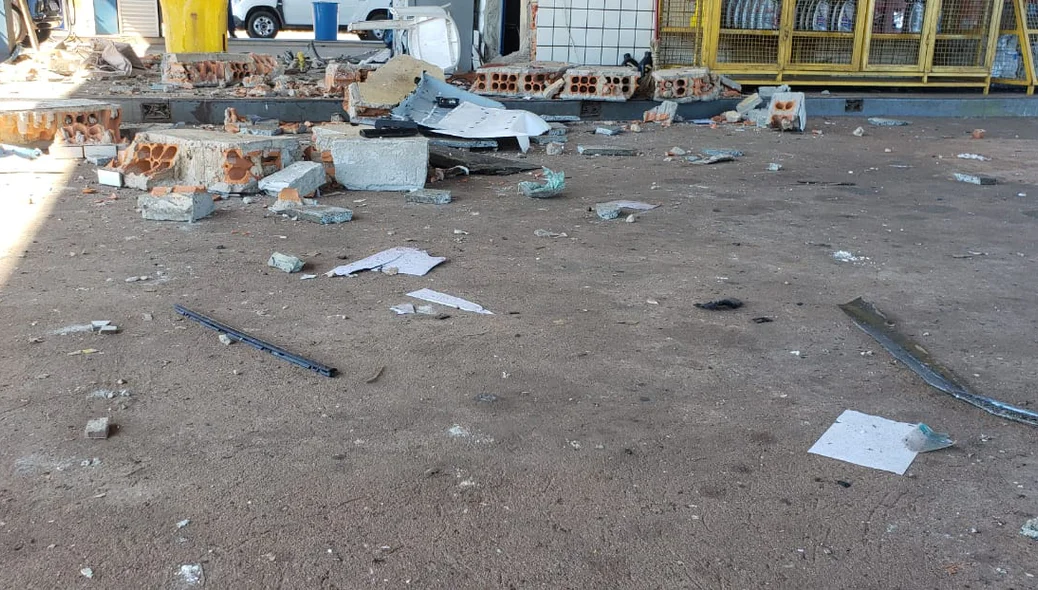 Bandidos explodiram cofre de posto de combustíveis