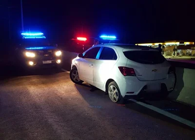 Carro colidiu em uma mureta na BR 316