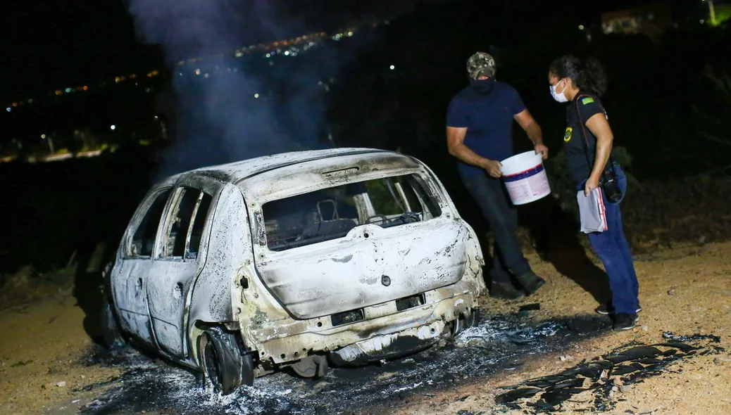 Carro onde o homem foi encontrado