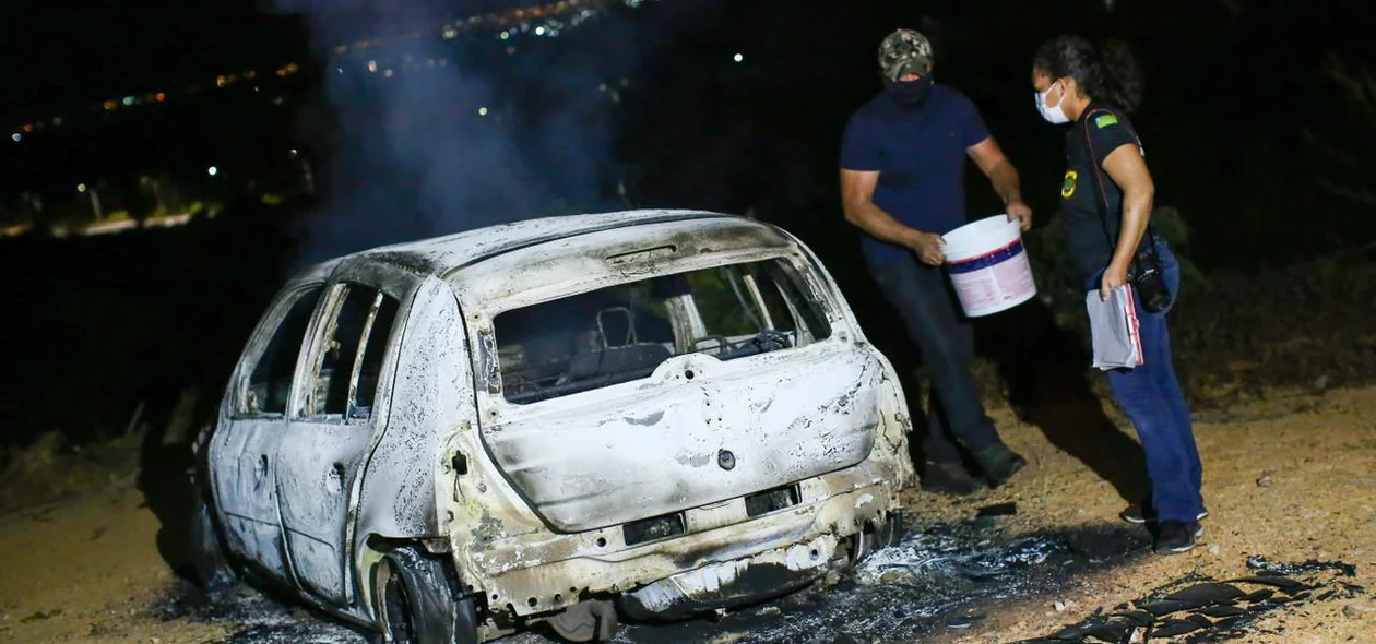 Carro onde o homem foi encontrado