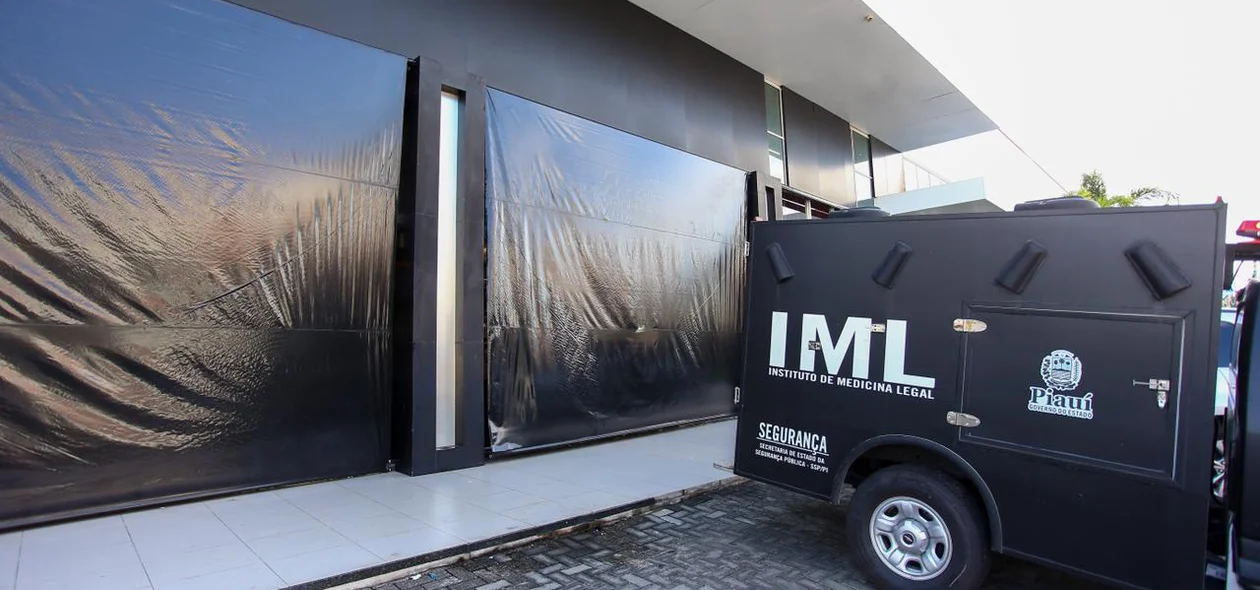 Carro tumba do IML