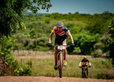 Ciclistas em prova