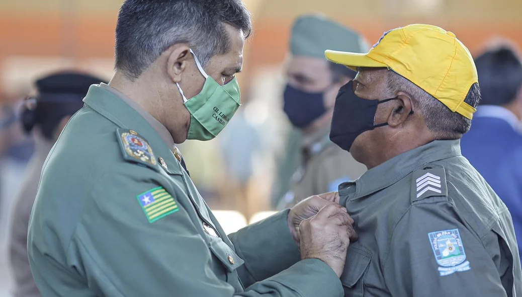Comandante Geral Lindomar Castilho durante entrega de Medalha