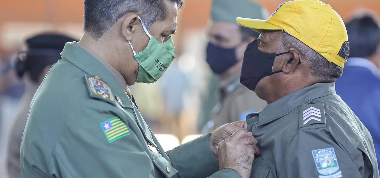 Comandante Geral Lindomar Castilho durante entrega de Medalha