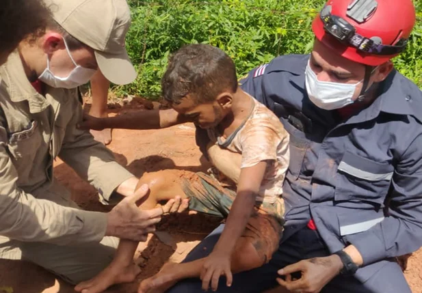 Criança é resgatada pelo Corpo de Bombeiros