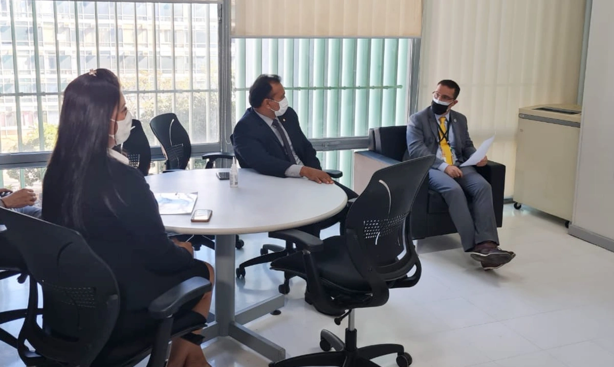 Deputado Fábio Abreu em reunião no Ministério da Saúde