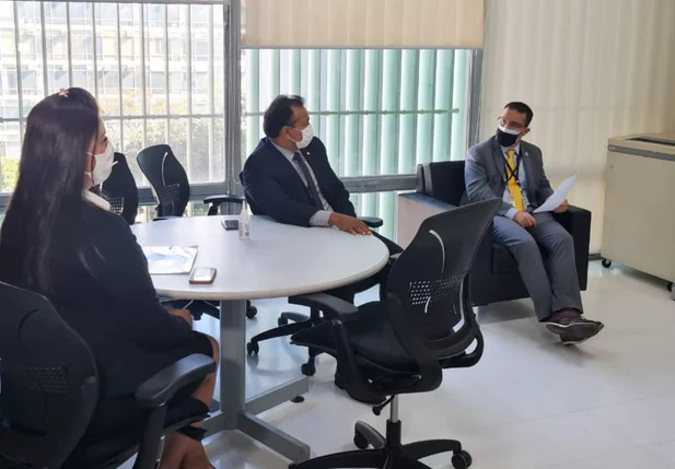 Deputado Fábio Abreu em reunião no Ministério da Saúde