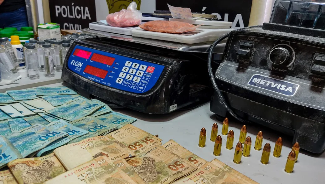 Dinheiro e droga apreendidos