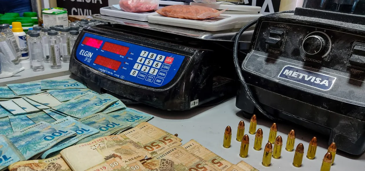 Dinheiro e droga apreendidos