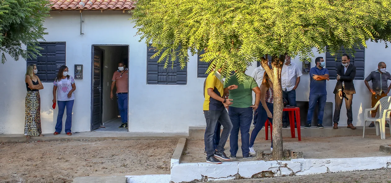 Entrega de duas casas em Teresina