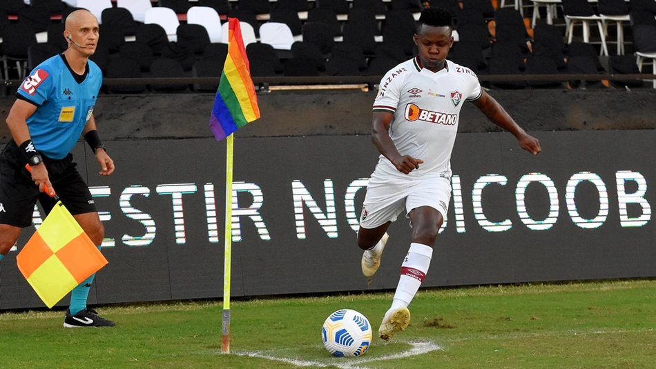 Fluminense busca empate com o Corinthians em São Januário