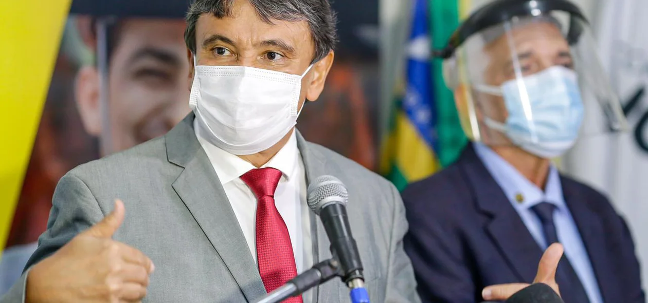 Governador Wellington Dias durante lançamento do Pro Piauí ao lado de Themístocles Filho