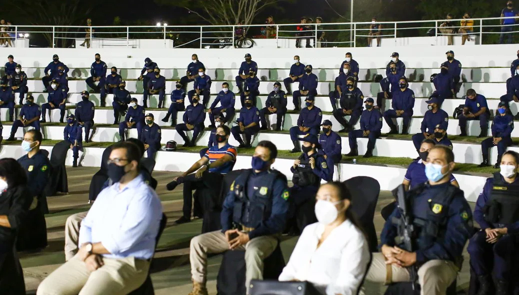 Guardas municipais no anfiteatro do Parque da Cidadania