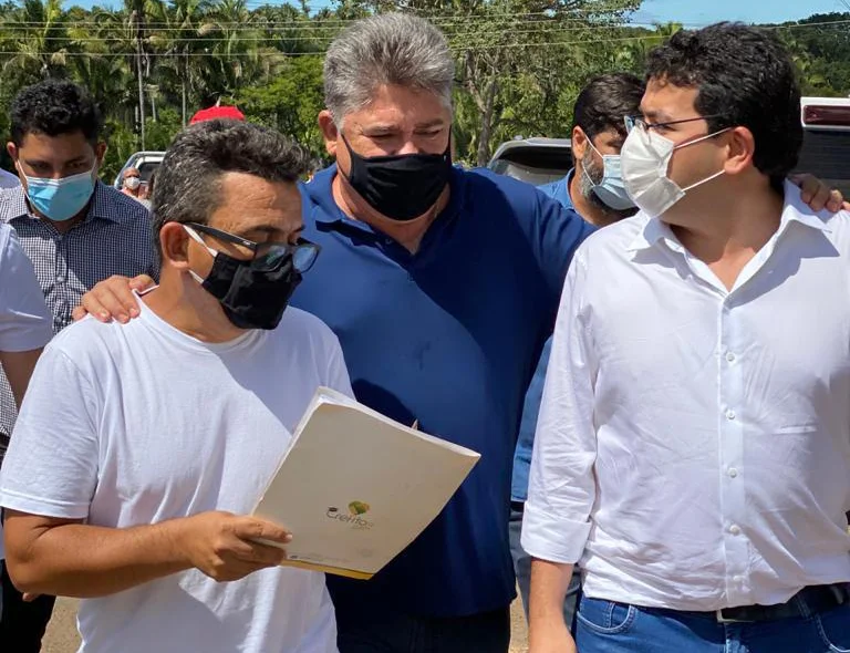 João Mádison ao lado de Rafael Fonteles e do vereador Caetano