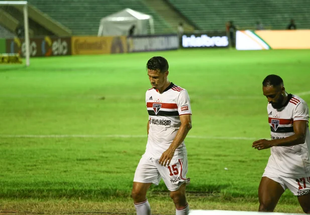 Jogadores do São Paulo saindo de campo