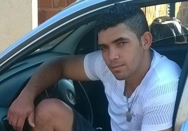 Jovem morto a facadas