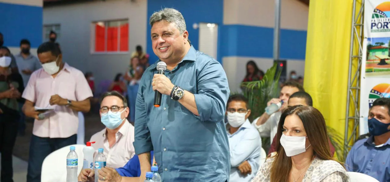 Júlio Arcoverde ao lado da deputada Margarete Coelho