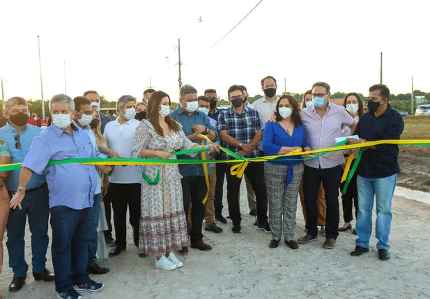 Júlio Arcoverde inaugura Residencial que contempla 100 moradias em Porto