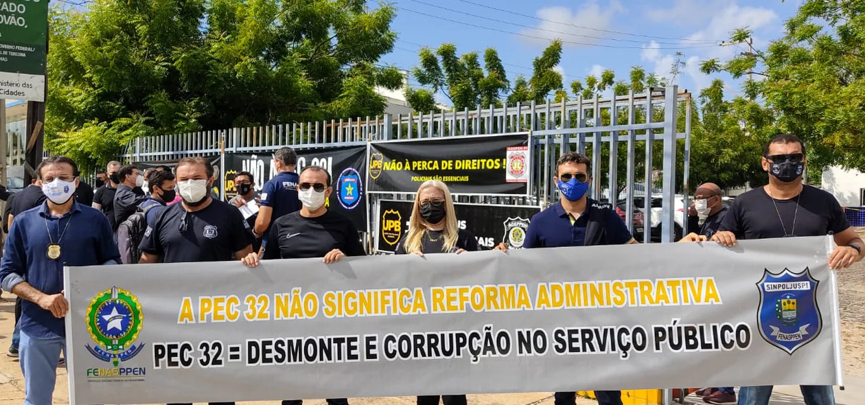 Manifestação dos policiais contra a PEC 32