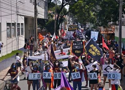 Manifestantes contra Bolsonaro