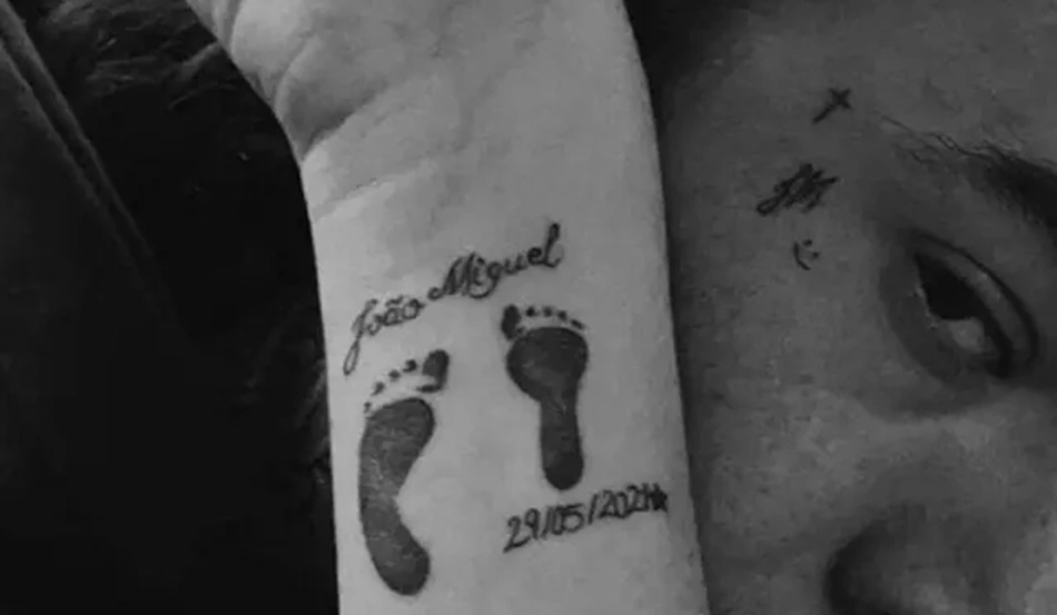 Maria Lina e Whindersson com tatuagens em homenagem ao filho