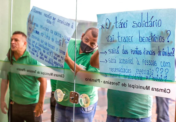 Motoristas protestam contra projeto