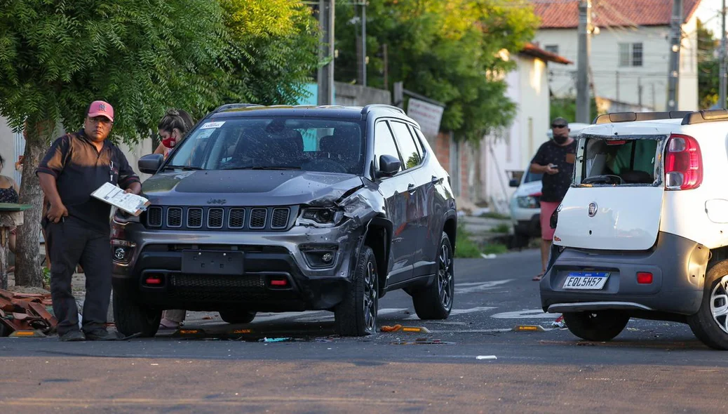 O acidente ocorreu no cruzamento das duas vias