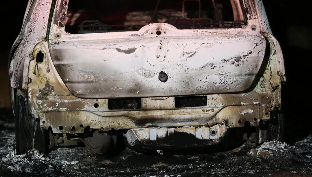 O carro ficou destruído