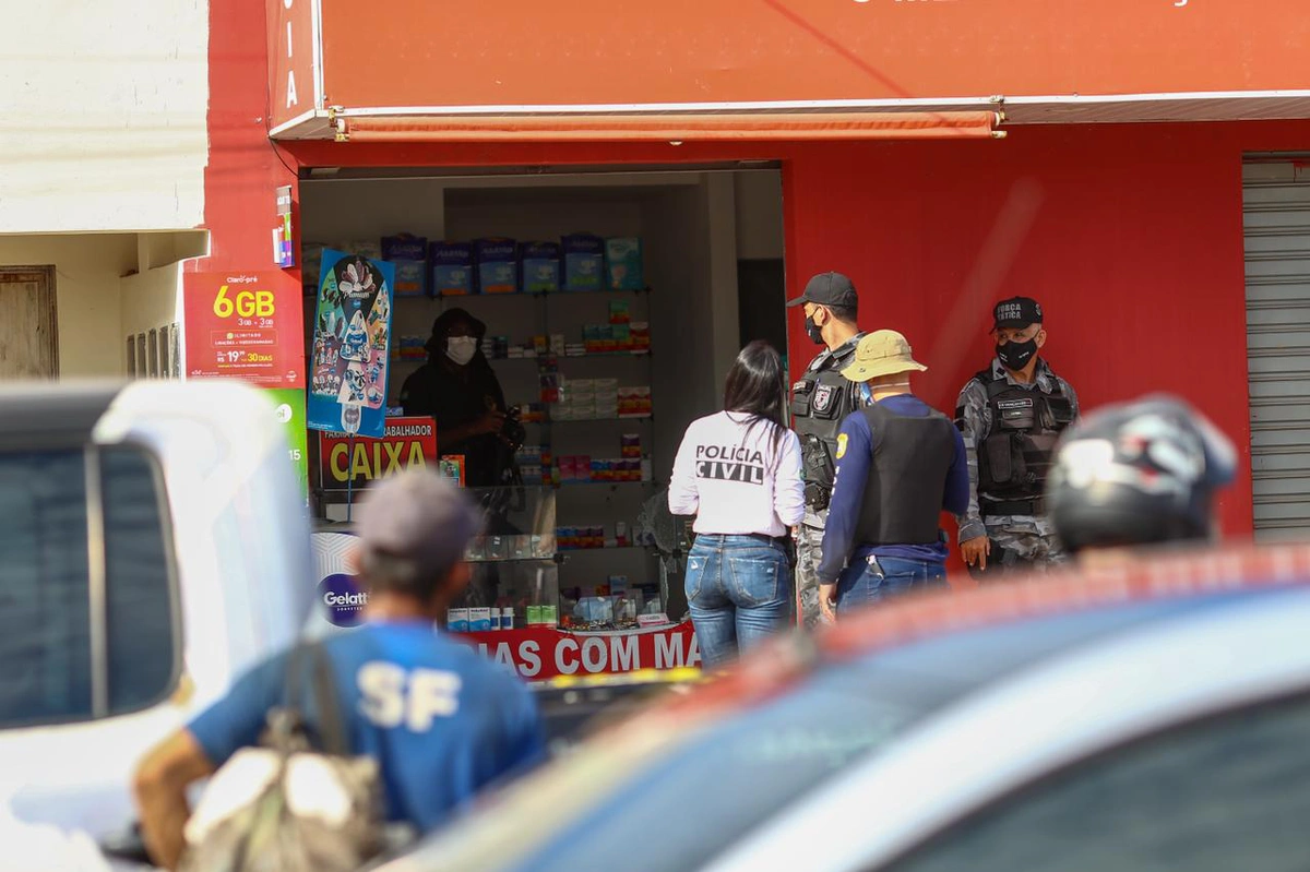 O caso ocorreu na porta da farmácia