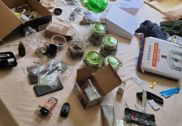 O suspeito possuía um laboratório de drogas