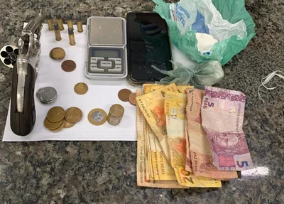 Objetos encontrados com o suspeito
