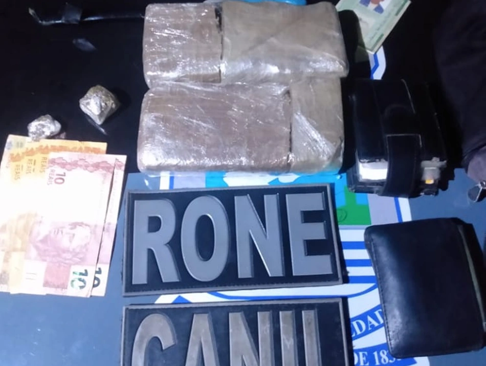 Objetos encontrados com o suspeito